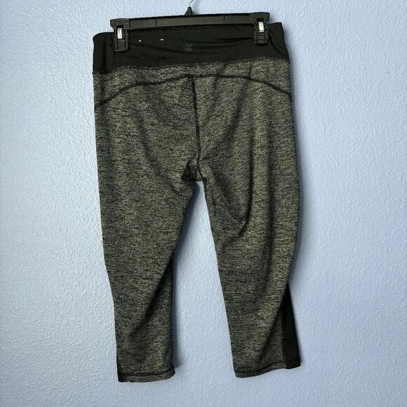 Women's TEK GEAR Black & White Mid Rise Capri Leggings Running Workout Fitness M - Picture 2 of 6